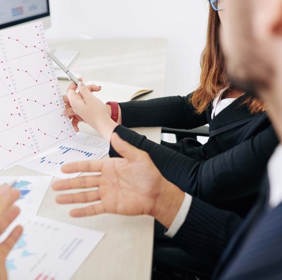 analyzing-investment-research-JYGSES7.jpg analyzing-investment-research-JYGSES7.jpg